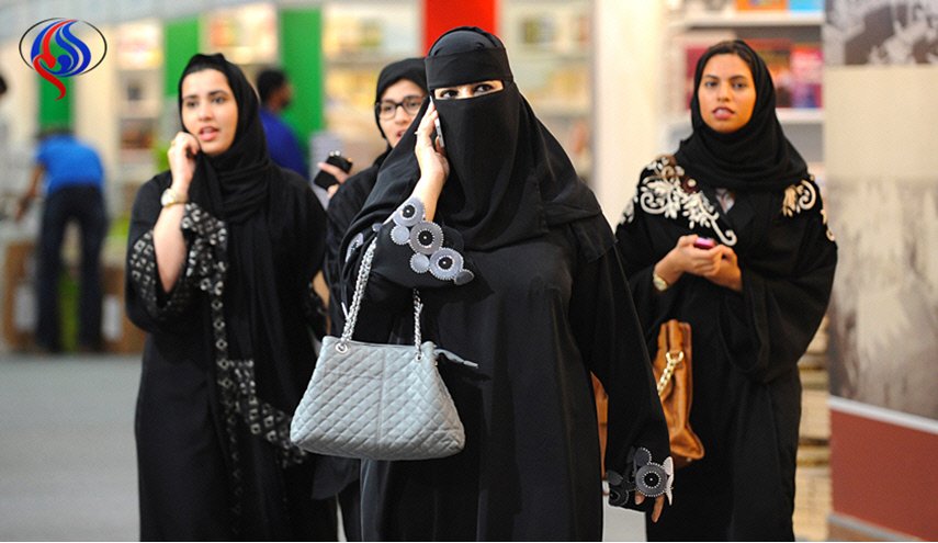  شاهد... سعودي يعرض بيع مساعِدة منزلية  عربية على الانترنت والسبب صادم!