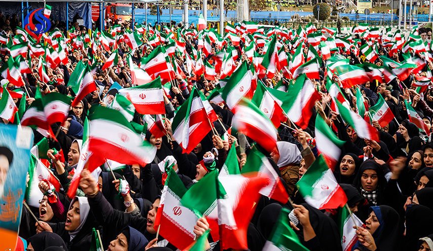 هو ذا الخمينيُّ المُفجِّرُ ثورةً