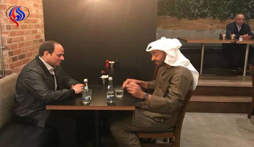 السيسي وابن زايد بمطعم في 