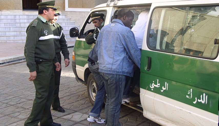 الجزائر ترحّل أزيد من 1100 مهاجر إفريقي إلى بلادهم 