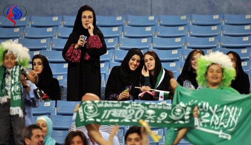 صحيفة بريطانية عن السعودية بعهد بن سلمان: حرر النساء وأفقر الرجال!