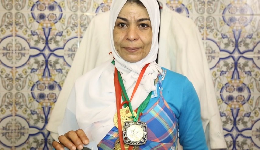 بطلة عربية عالمية تتسول في المقاهي وتنظف المراحيض!