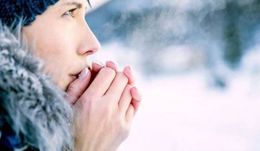 لماذا تشعر المرأة بالبرد أكثر من الرجل؟