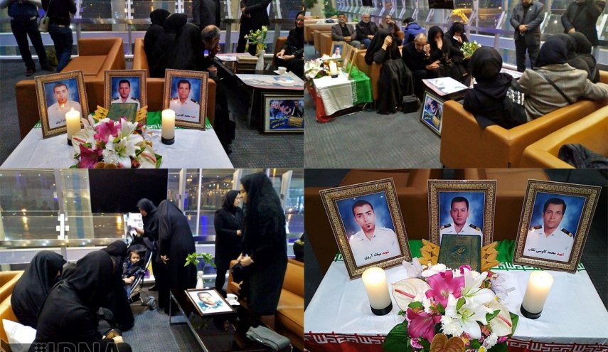 عکس/ خانواده های خدمه نفتکش سانچی در انتظار ورود پیکر سه تن از جانباختگان