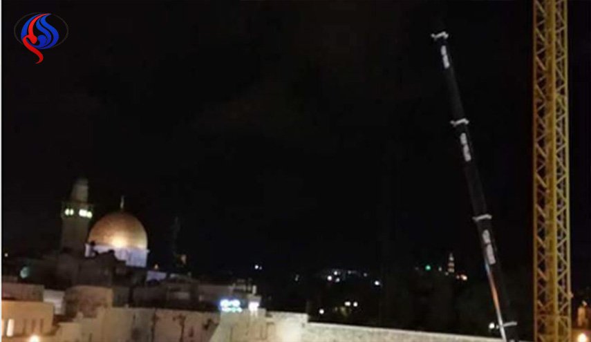 رافعة بناء ضخمة في ساحة البراق