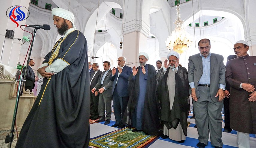 ظريف : حضور جماهيري حاشد للاستماع إلى خطاب روحاني بالهند