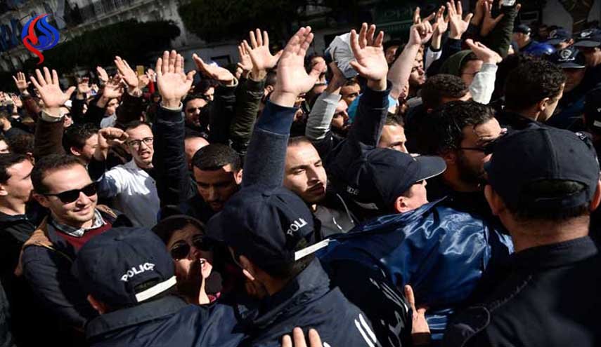 أطباء الجزائر يردون على تهديد رئيس الوزراء باستخدام 