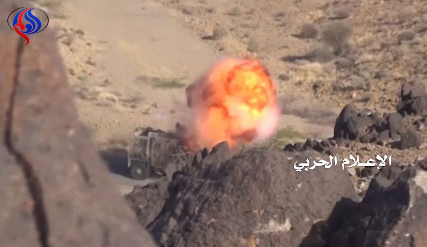 شاهد بالصور.. تدمير المدرعات الاماراتية في تعز