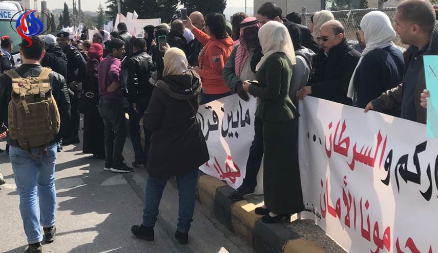 الأردن.. الحكومة تلقي مرضى السرطان في الشارع!