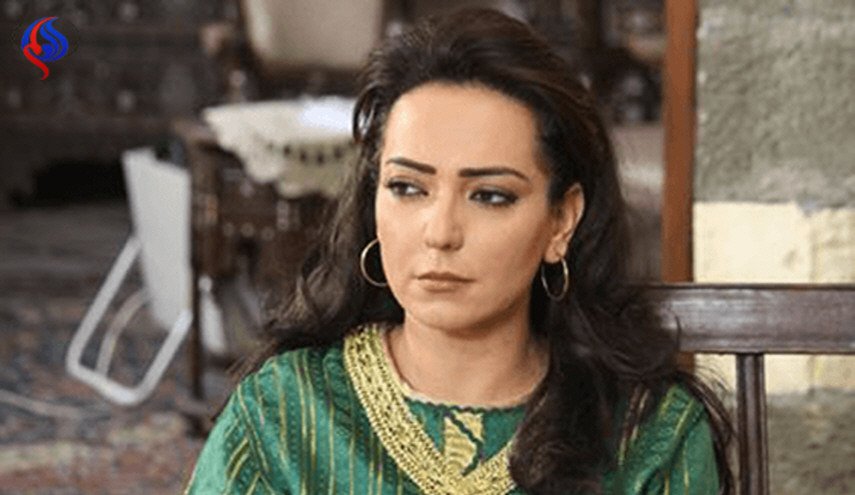 قذائف المسلحين تقصف منزل أمل عرفة... وهذا ما جرى لها!