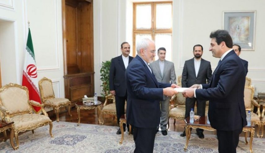 سفیر جدید لبنان رونوشت استوارنامه خود را تقدیم ظریف کرد