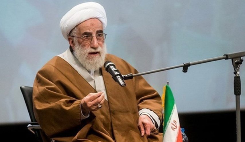 آیت‌الله جنتی: بعضی کالاهای قاچاق از مبادی گمرک وارد می‌شوند