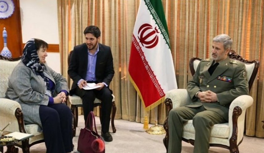 وزير الدفاع الايراني يستقبل السفيرة الهولندية لدى طهران