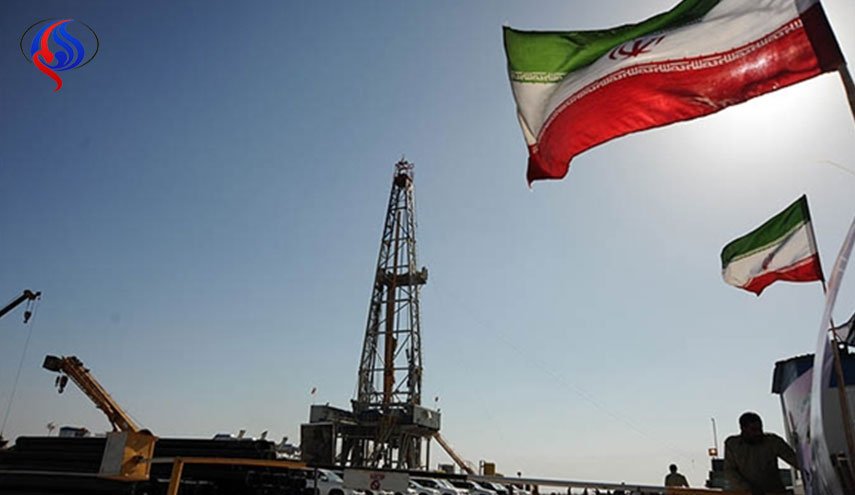 ايران وروسيا توقعان اتفاقية لتطوير حقلين نفطيين