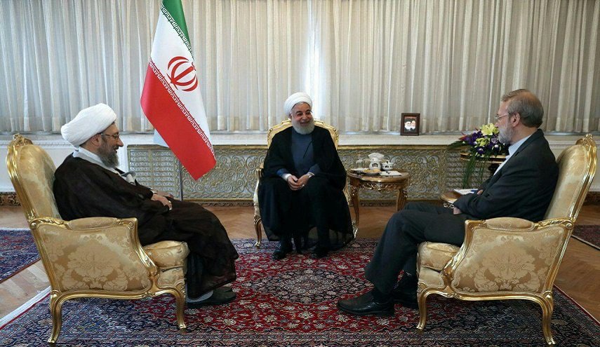 روحاني: اجتماع القوى الثلاث ركز على دعم الانتاج المحلي