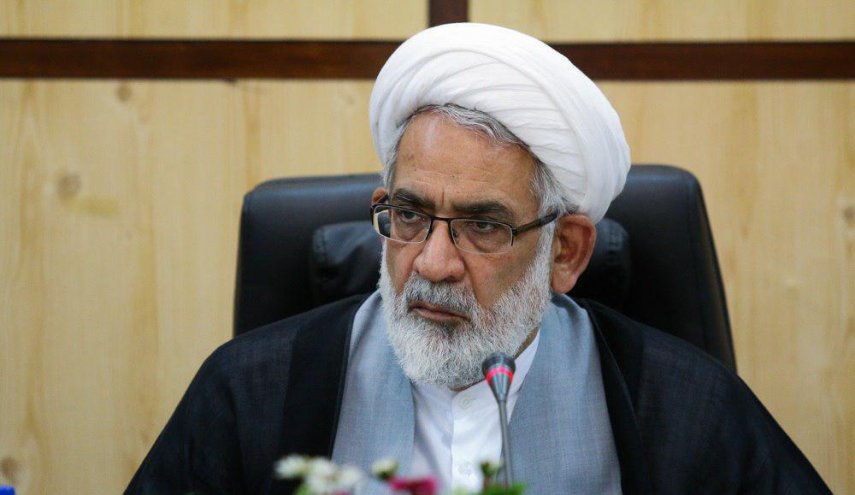 دستگاه‌های متولی مبارزه با قاچاق کالا و ارز کمر همت را به صورت جدی ببندند