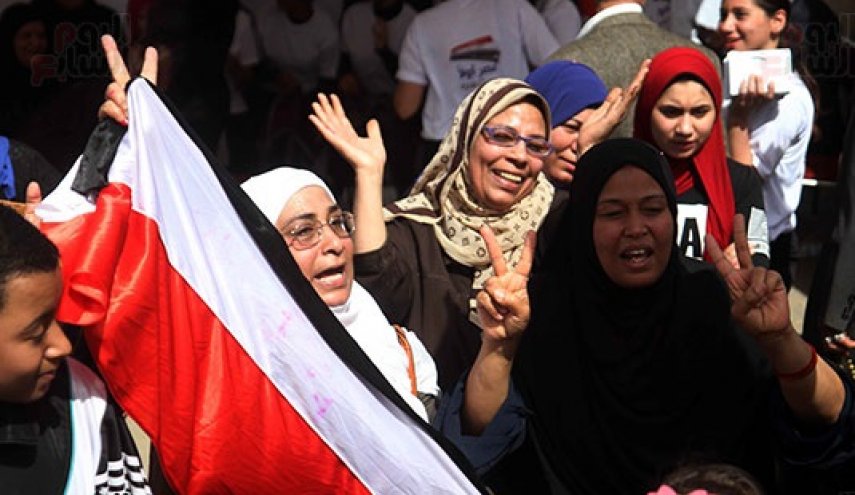 بالصور.. مسيرة نسائية بالقاهرة تتجه للتصويت بانتخابات الرئاسة