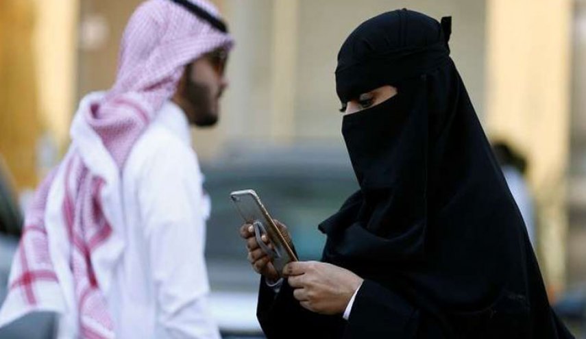 هذه هي غرامة تجسس الأزواج على هواتف بعضهم بالسعودية!!