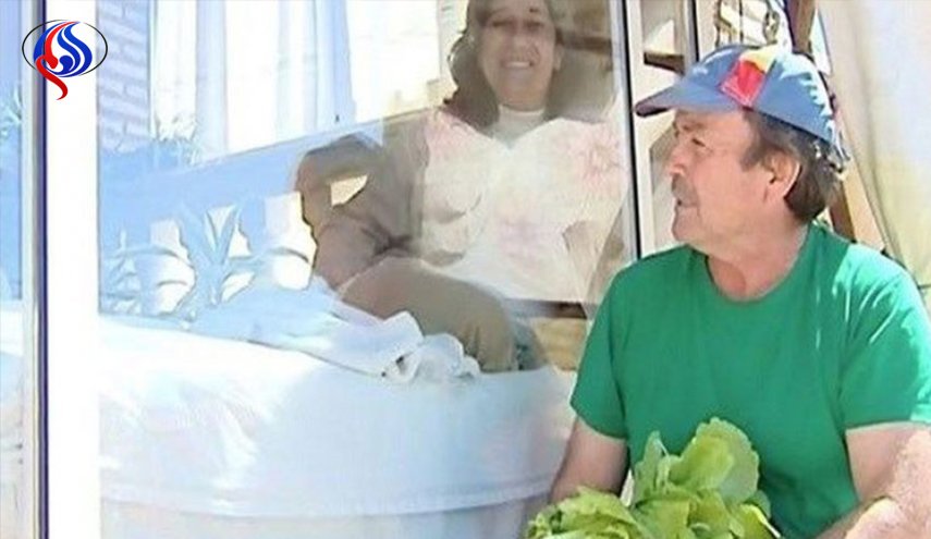 مرأة تعيش في قفص زجاجي 13 عاماً بسبب البطاطا!!