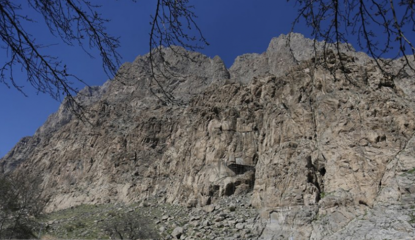 جبل بيستون في مدينة كرمانشاه