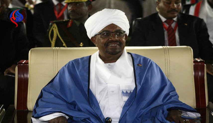 دعوتان من الملك السعودي للرئيس السوداني