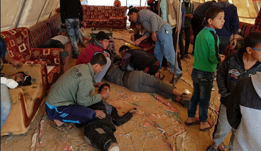 بالصور.. إصابات جراء إطلاق الاحتلال قنابل الغاز تجاه الفلسطينيين بخانيونس