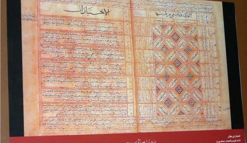 مرقد الطبيب والفيلسوف والعالم الايراني الكبير شيخ الرئيس أبي على حسين بن عبدالله بن سينا الملقب بـ «نابغة الشرق» (428-370 هـ. ق) في ساحة باسمه في مدينة همدان