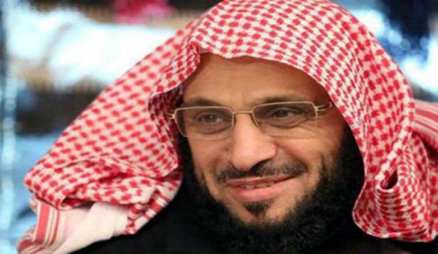 القرني يثير موجة سخرية واستغراب بمواقع التواصل لما فعله بصورة فتاة!
