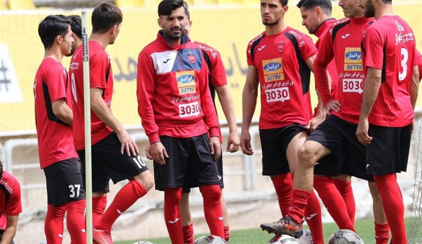 بازیکنان پرسپولیس از نشست پای میز مذاکره طفره می‌روند
