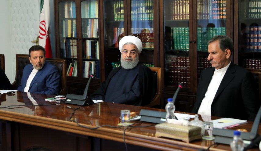 قیمت کالاهای اساسی و دارو افزایشی نخواهد یافت/ مدیریت بازار ارز برای مقابله با تهدیدات و کاهش آسیب‌پذیری ضروری است