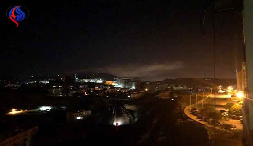 نماینده صهیونیست: غرب به حملاتش به سوریه ادامه دهد