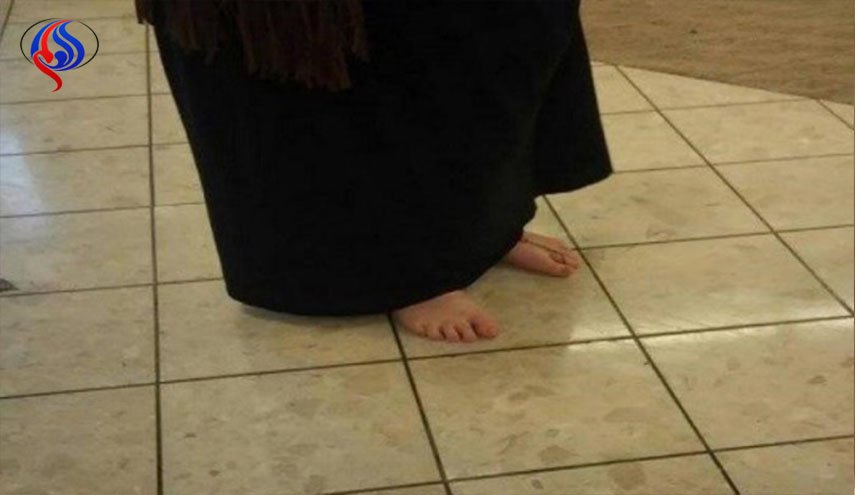تمشي حافية القدمين منذ 3 سنوات.. ما السبب؟
