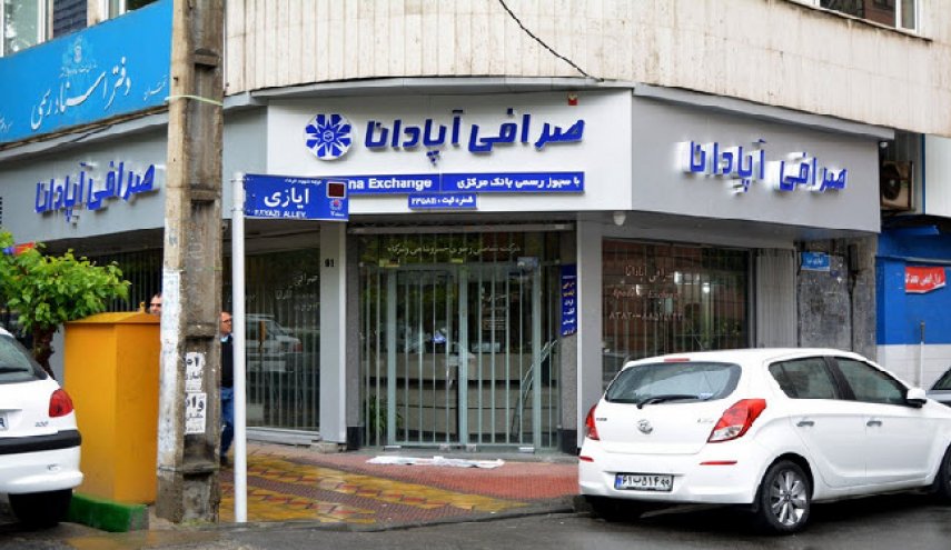 صرافی ها در انتظار تصمیم دولت و بانک مرکزی 