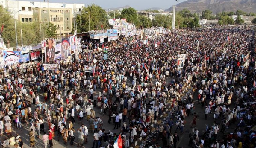 تظاهرة حاشدة بعدن تطالب برحيل تحالف العدوان السعودي