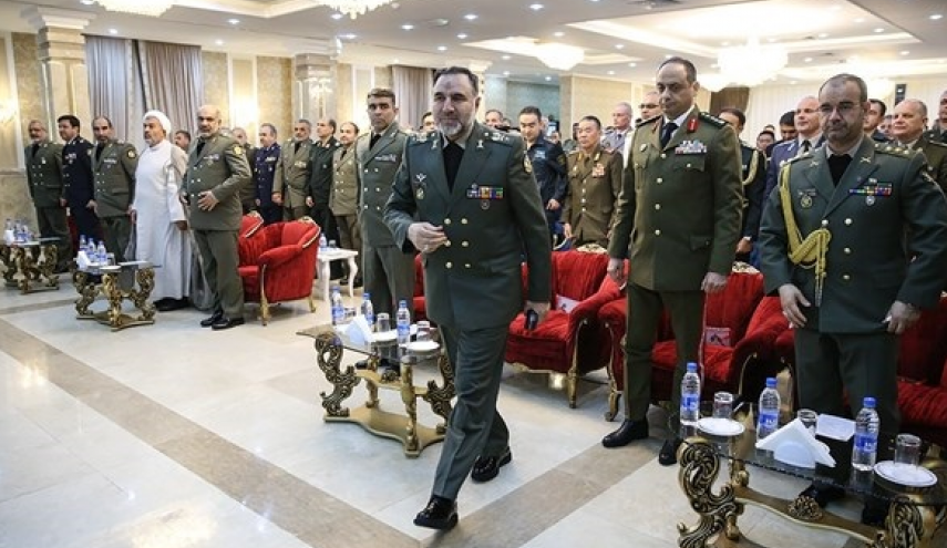 لقاء الملحقين العسكريين الاجانب في طهران مع قائد القوة البرية للجيش الايراني