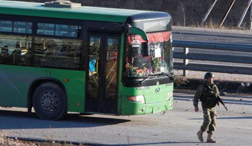 گلوله باران مواضع تروریست های داعش در اردوگاه یرموک/ خروج 17 دستگاه اتوبوس حامل تروریست ها از القلمون