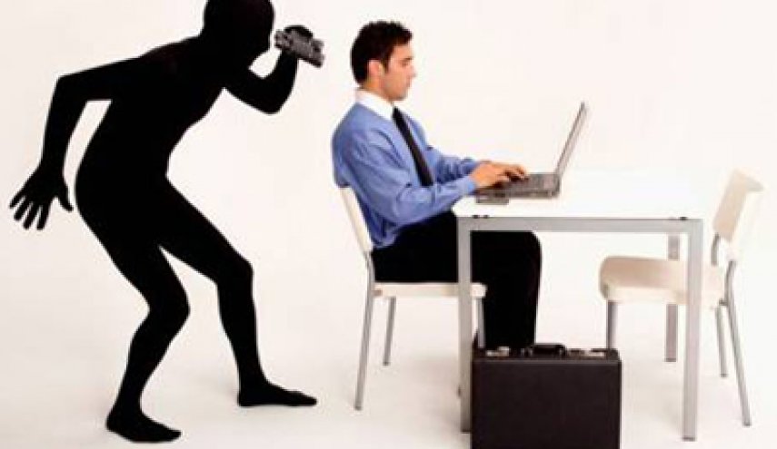 لماذا تعمل بشكل أفضل.. إذا كان مديرك يراقبك؟