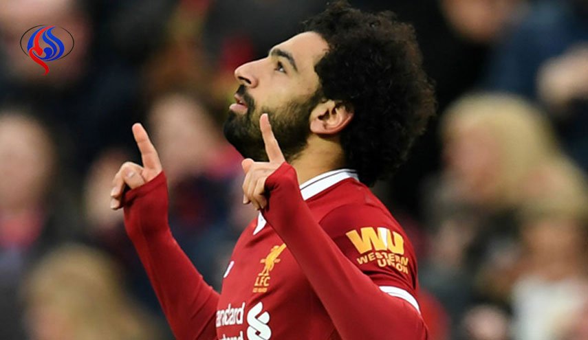 خواستگاری هوادار لیورپول از محمد صلاح از سکوی ورزشگاه+ عکس