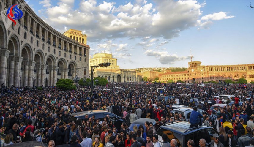تجمع مخالفان دولت ارمنستان در ایروان

