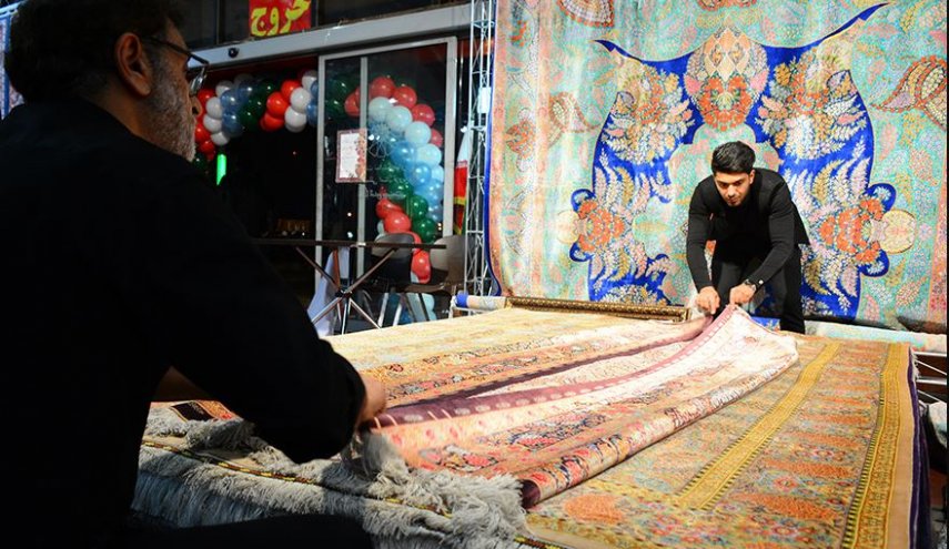 معرض السجاد اليدوي في مدينة قزوين الايرانية
