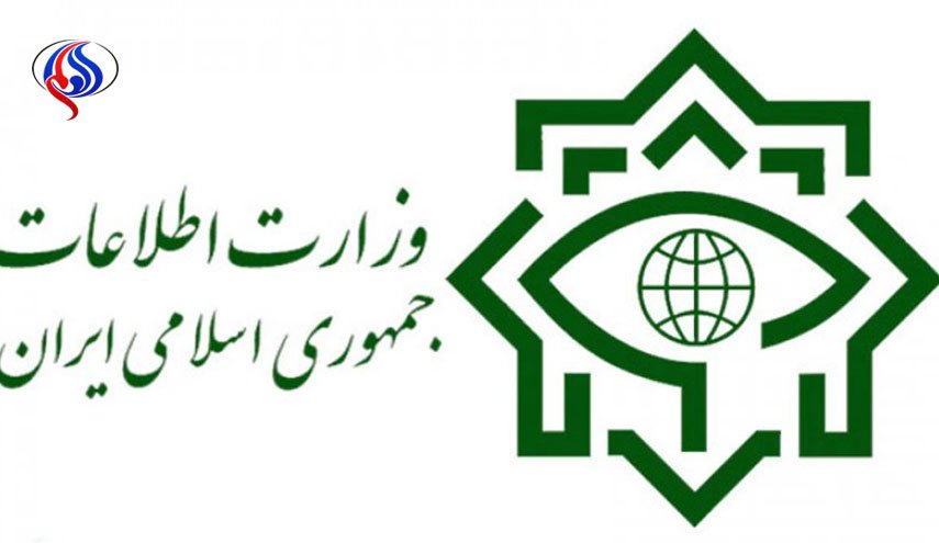 انهدام 12 باند قاچاق اسلحه/نفوذ وزارت اطلاعات به عمق استراتژیک گروه‌های تکفیری/میلیون ها دلار سوء استفاده از کارت های بازرگانی مرزنشینان کردستان
