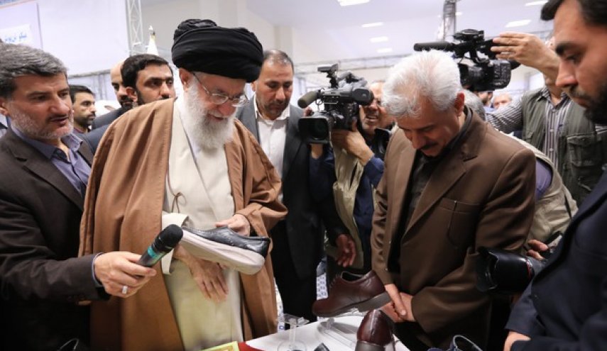 بازدید دو و نیم ساعته رهبر انقلاب اسلامی از نمایشگاه کالای ایرانی