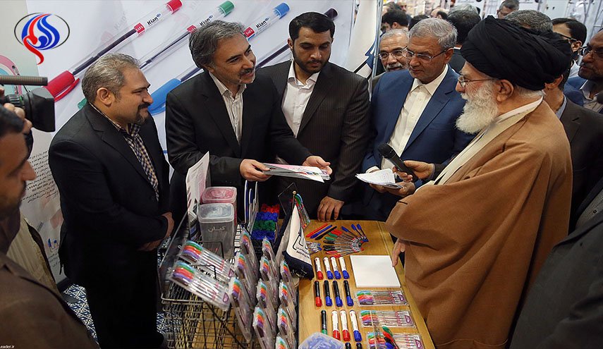 بالصور.. قائد الثورة يتفقد معرض السلع الايرانية