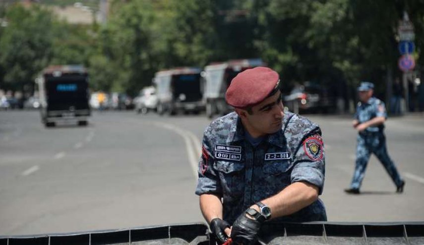 قتيل بمحاولة سرقة مصرف في أرمينيا والمهاجم ضابط شرطة
