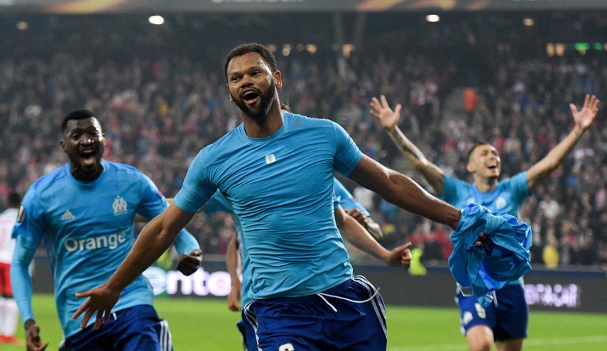 رولاندو يقود مرسيليا الى النهائي لمواجهة أتلتيكو