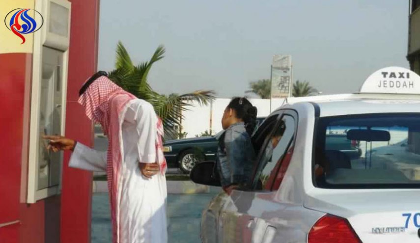 تعطل الصرافات الآلية بالسعودية.. ومغردون يروون مواقف محرجة