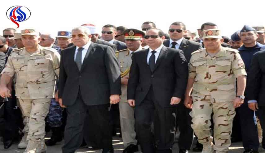 السيسي يتقدم جنازة خالد محيي الدين
