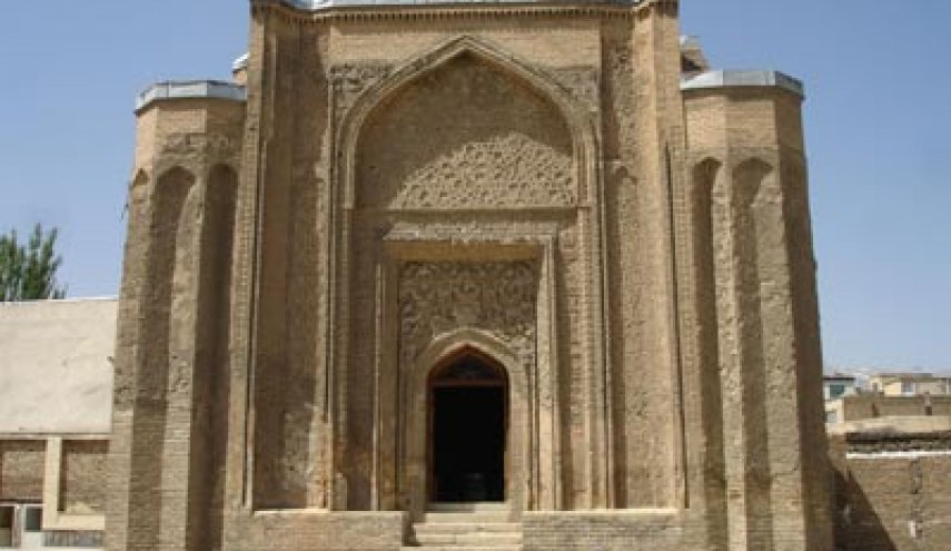 قبة العلويين في همدان من روائع الفن المعماري في ايران