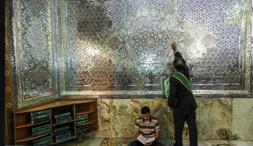 مراسم إزالة الغبار وتطهير مرقد السيد أحمد (شاهچراغ) بن الامام موسى الكاظم (عليهم السلام) في شيراز جنوب ايران