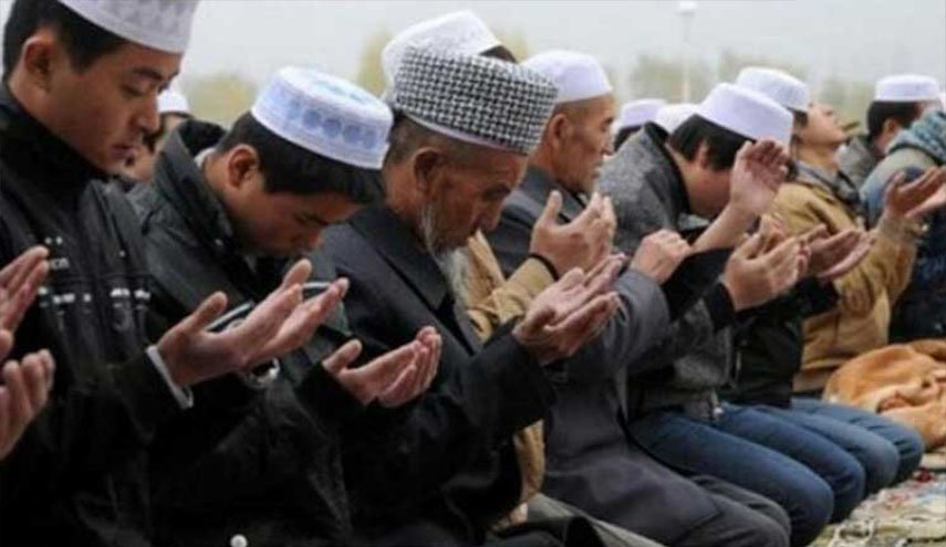 شيوعيون في بيوت مسلمي الصين بأمر السلطة.. هذا هو الهدف!